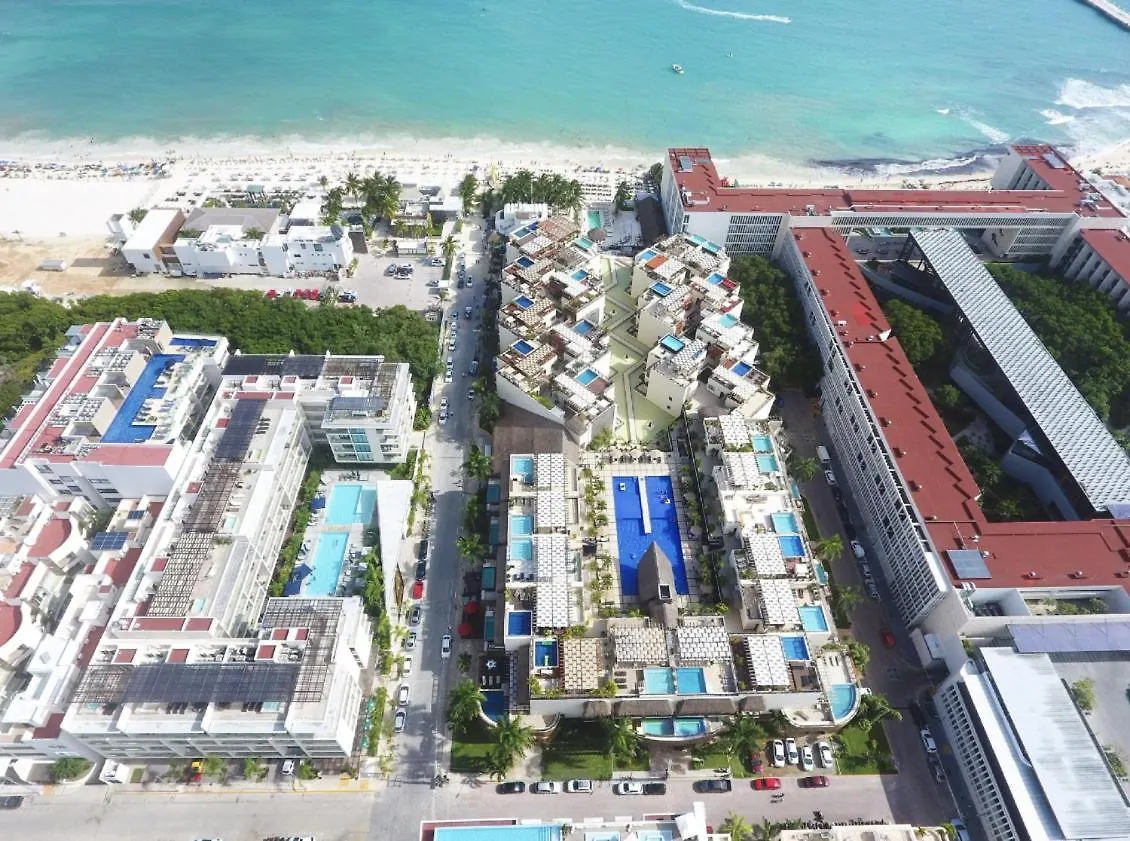 Aldea Thai Condos In Mamitas Beach Playa del Carmen Meksika