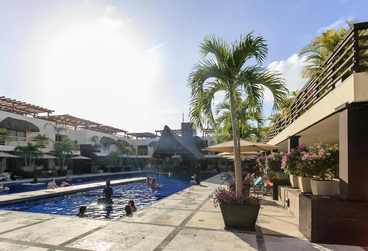 Aldea Thai Condos In Mamitas Beach Playa del Carmen Daire